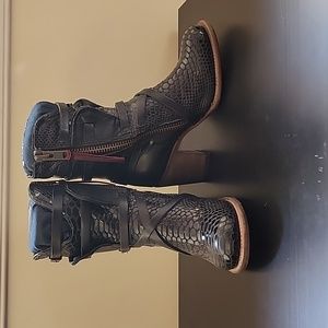 Freebird by Steven BAKER in Black Snake Skin size 7 NWOB